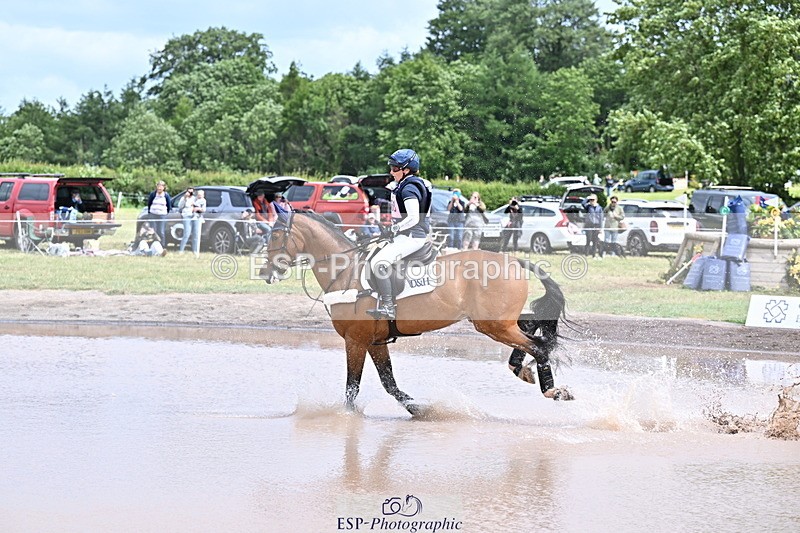 250525A-142733-16483 - D-468-Laura.Collett-LONDON.52