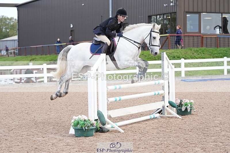 251005-101115-02476 - Cls 22 British Novice and 90cm
