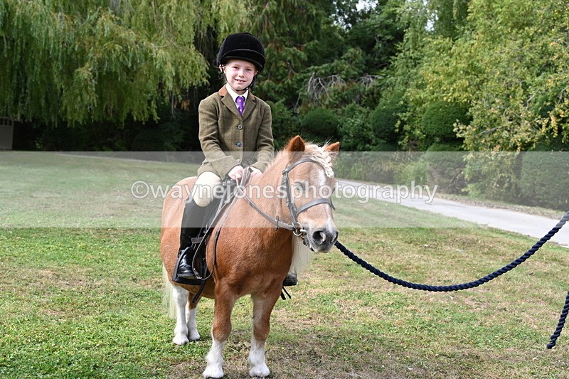 WJ6_3389 - Berks & Bucks - The Old farmhouse - Hound Exercise 20-08-25