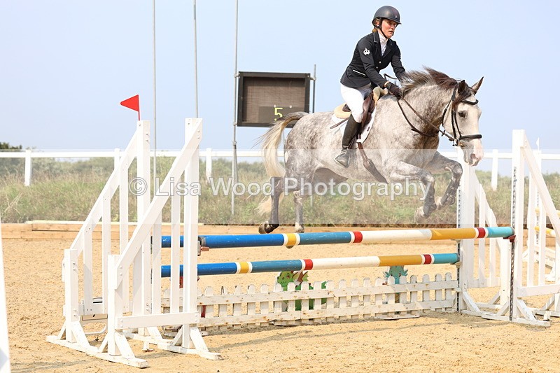 3E7A1200 - Class 4: Senior British Novice/90cm open