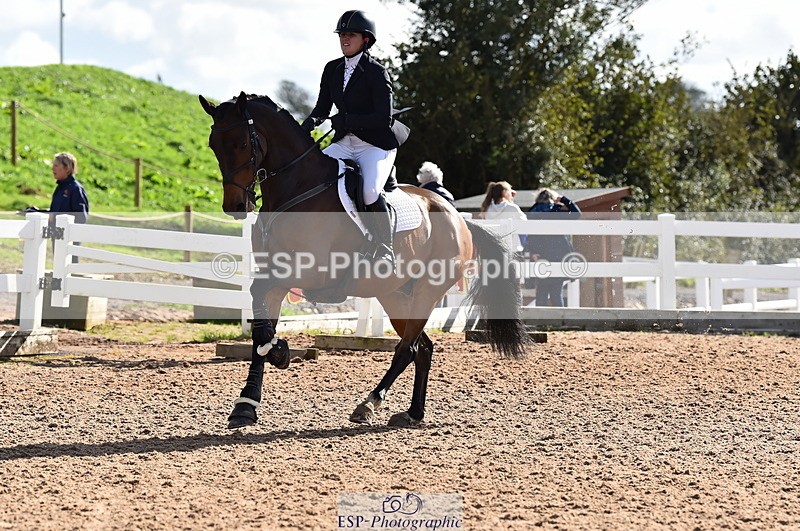 231014A-141106-05234 - Cls 15 1.05m Amateur Q 2nd R