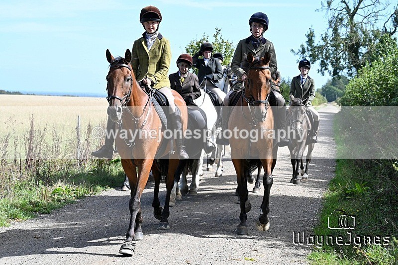 WJ7_0494 - Berks & Bucks - Hound Exercise – Kennels 06-09-26
