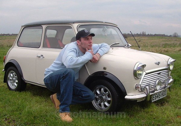 MINI - AUTOMOBILES