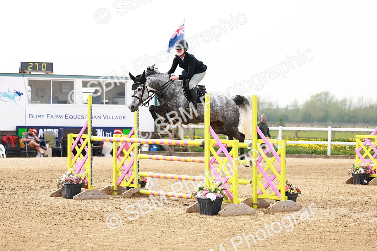  - Class 19 - Senior Foxhunter - 1.20m
