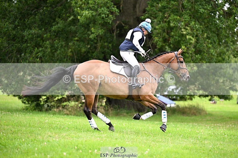 240803-115433-03044 - 025-Trilby_Crewes-WATERNISH_BRIDLE_LANE