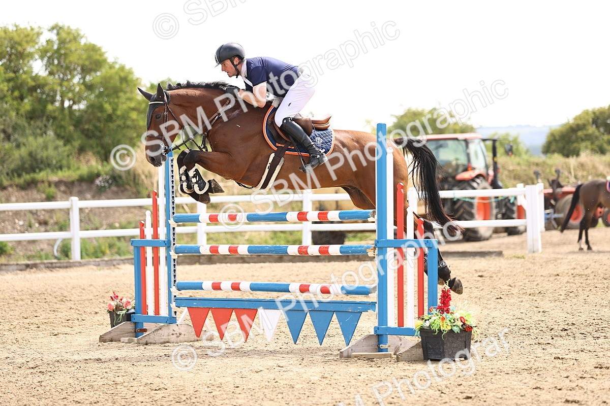 SBM_000693 - Class 15 - Redpost Equestian Senior Foxhunter - 1.20m