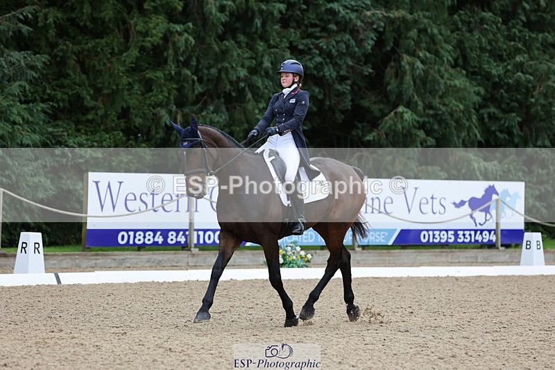 241024-120109-01962 - 055-Ellie.Fredericks-UPPER.CLASS.BRIT