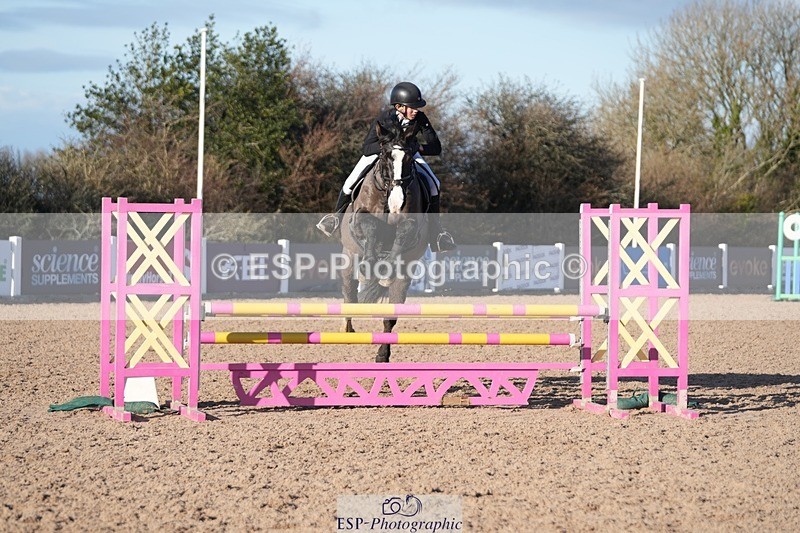 251130-130202-01202 - Cls 15 - 17 Children on Horses