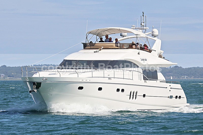 150809 LUCKY ASH WT7A9865 - Flybridge Cruisers