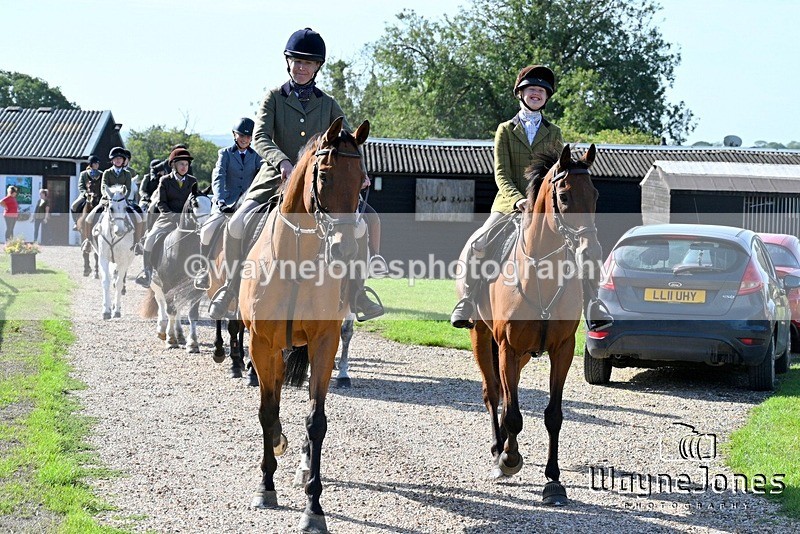 WJ7_0280 - Berks & Bucks - Hound Exercise – Kennels 06-09-26