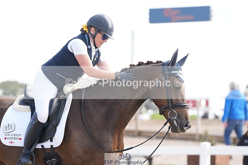 250906-104508-01557 - 006-Verity.PerryVogue