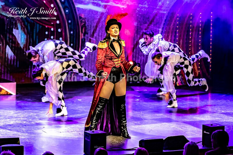 7KJS1312 - Ambition show team