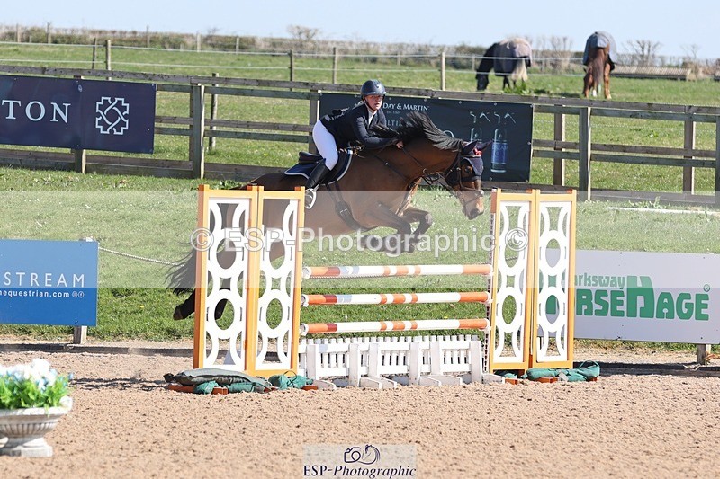 250402-121557-00528 - Cls 4 Newcomers and 1.10m Open