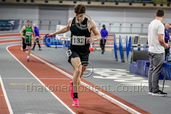 StudInd-914009 - Track Male Set One