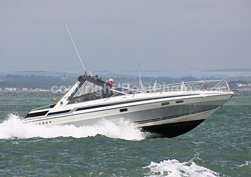 130609 NO COMPETITION SUNSEEKER WT7A1866 - Motorboats - Open