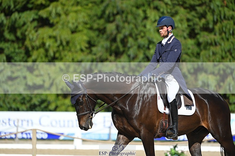 230526-165350-07429 - 258-DHI_KING_NELSON-Barnie_Brotherton-WEDTrotUp+DR