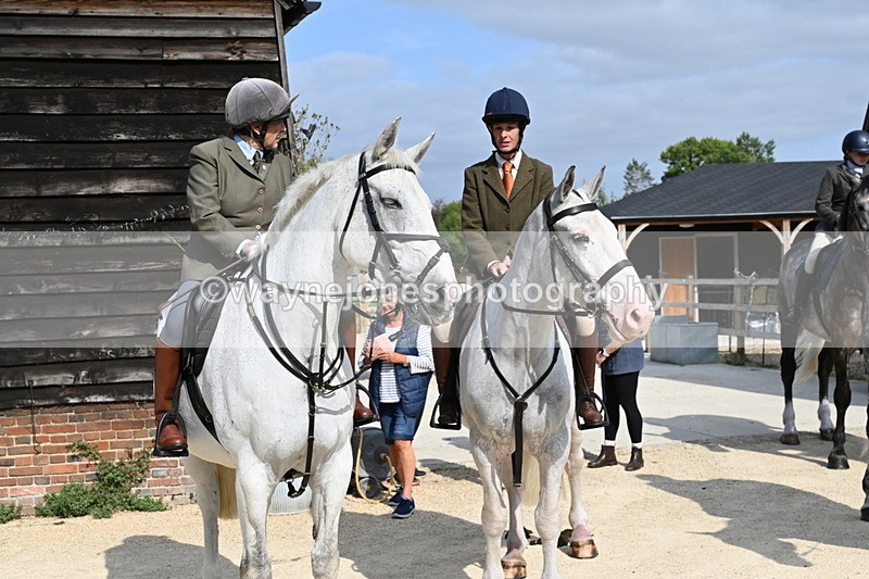 WJ6_3231 - Berks & Bucks - The Old farmhouse - Hound Exercise 20-08-25