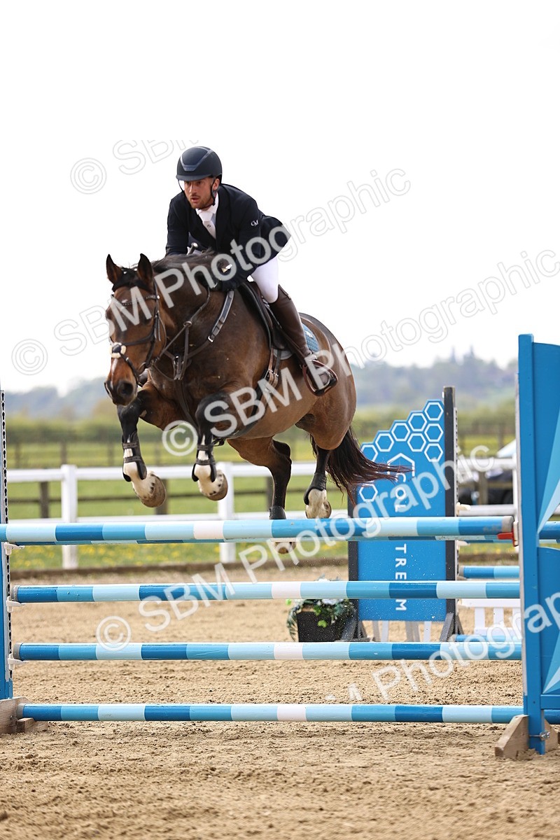 SBM_002429 - Class 11 - Senior newcomers - 1.10m