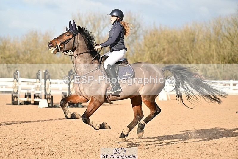 241208-131421-01725 - Cls 21 Newcomers and 1.10m Open