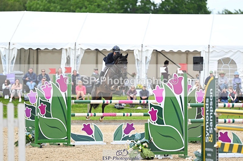 240525-155630-17971 - 540-OPPOSITION_HERALDIK_GIRL-Kirsty_Chabert