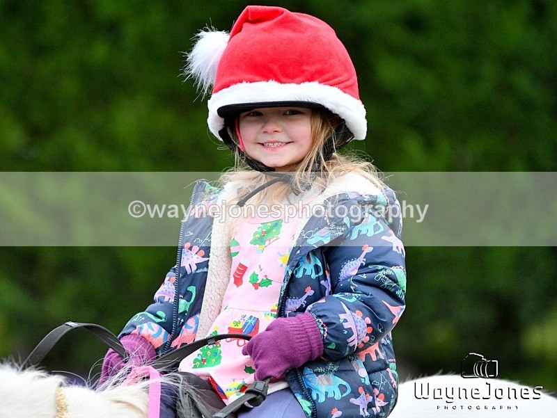 WJ5_3969 - Tanners Christmas Yard Fun 23-12-24
