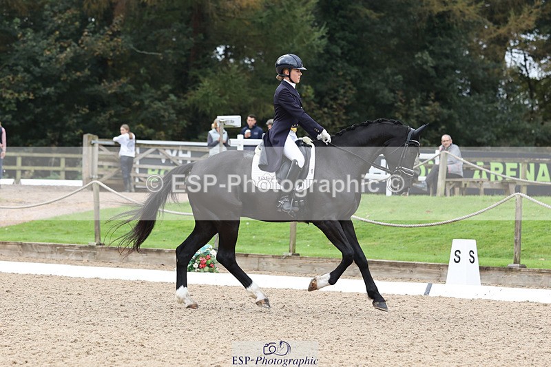 241024-102411-01577 - 132-Mollie.Summerland-MOJO