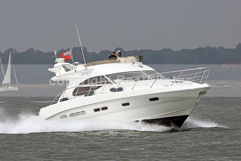 160528 ZENZERO - SEALINE F42 Y92A7154 - Flybridge Cruisers