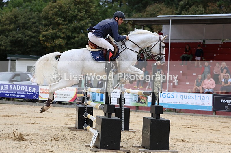 3E7A3273 - Class 9: Senior Foxhunter/1.20 open