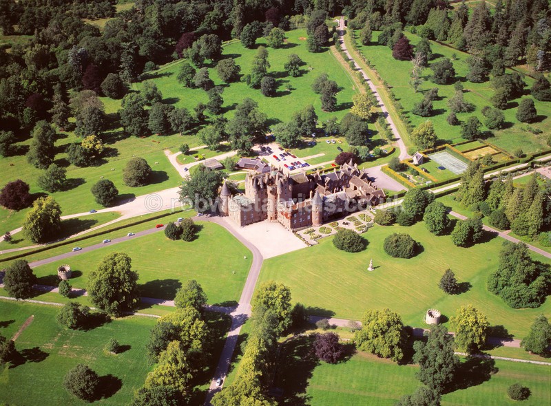 aerial pictures of Scottish monuments tourist attractions Royal castles of Scotland