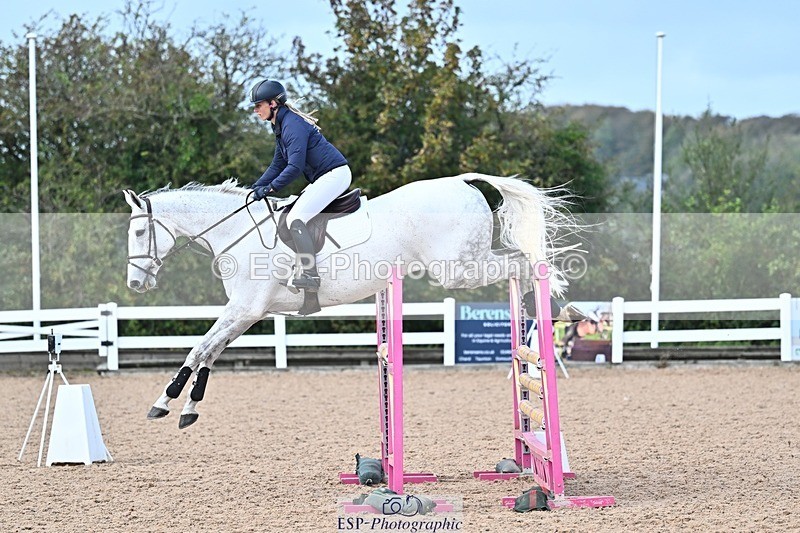 261014-123553-00428 - Cls  05 Snr Newcomers & 1.10m Open
