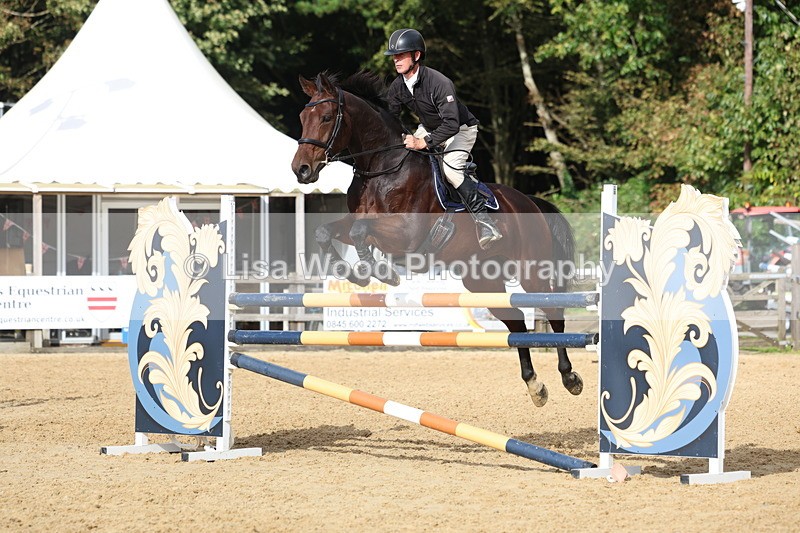 3E7A0601 - Class 13: Senior Newcomers/1.10m open