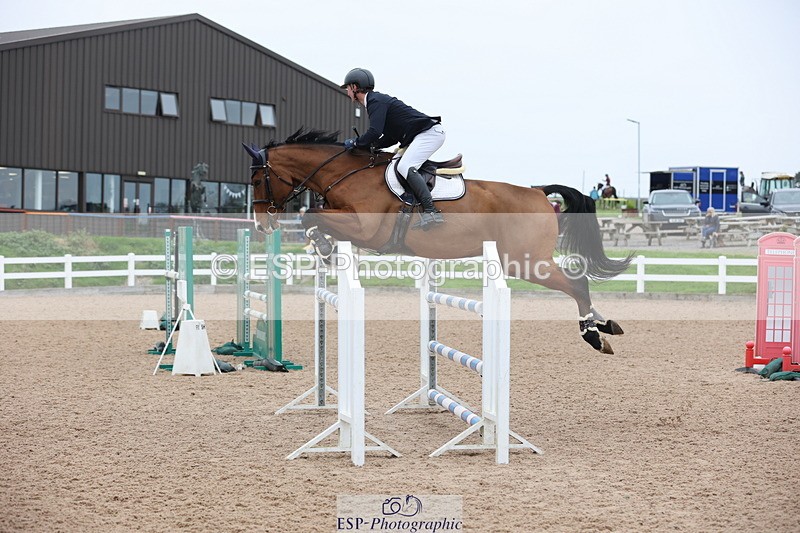 241101A-132733-02097 - FRI Cls 6 Foxhunter and 1.20m Open