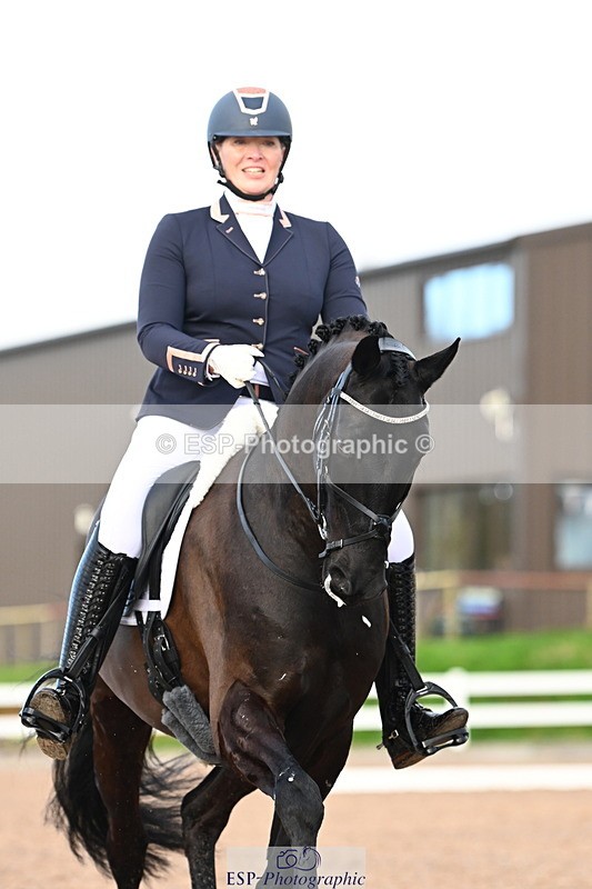 240218A-150913-09014 - 193-SARAH.RIDD-FIRST.KISS