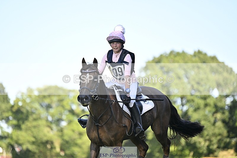 240811A-170519-06728 - 409-