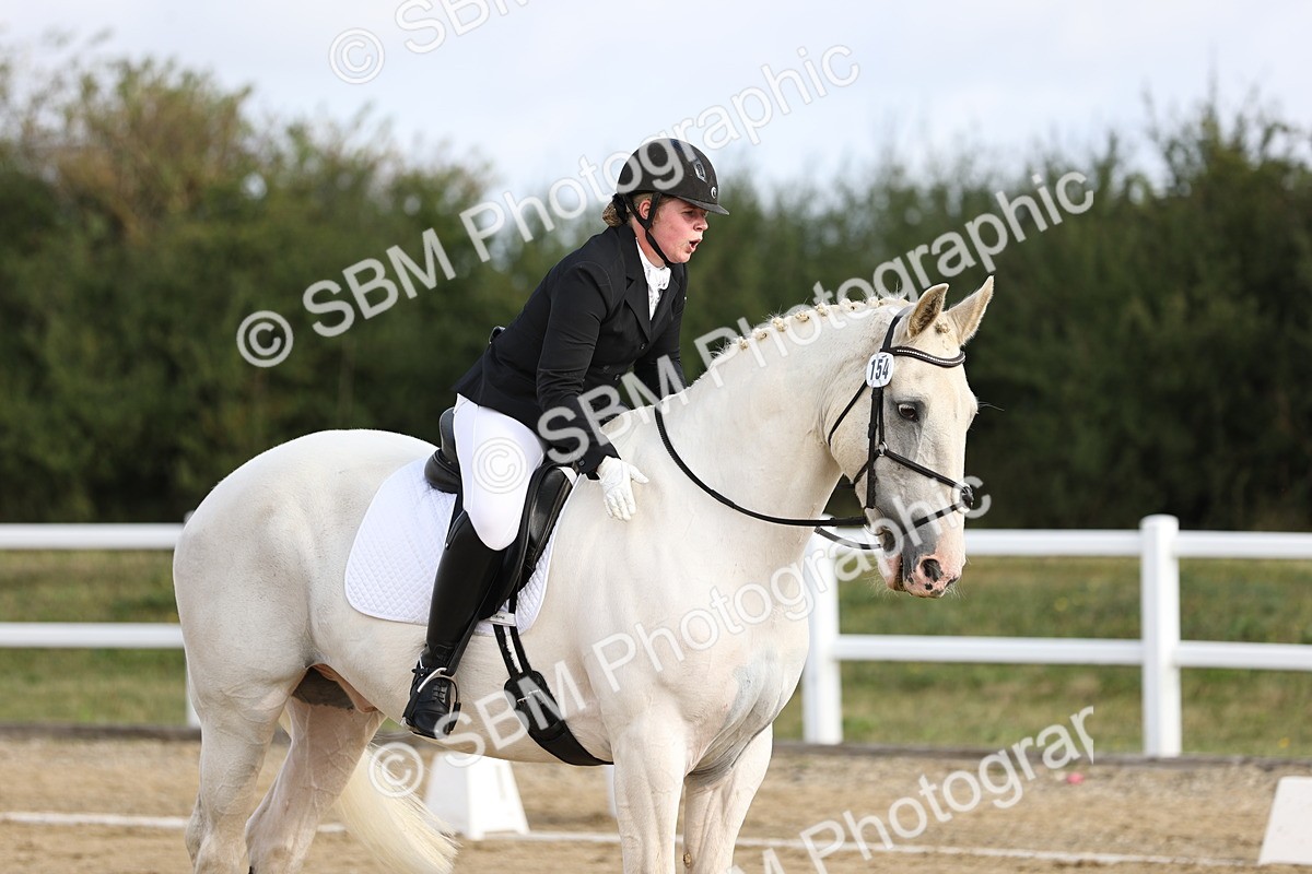 SBM_015384 - Class 14 - Novice 23 - 9.05-10.08