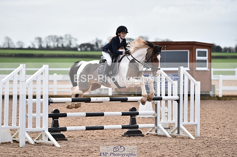 231203A-113212-00895 - Cls 4 Newcomers & 1m Open