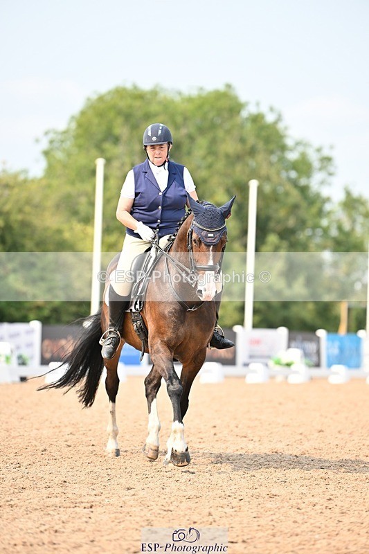 250816-150026-05744 - 031-Nicola.SealRebel.Heart