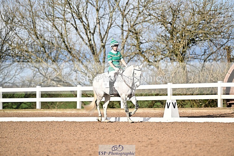 241214-111617-01350 - 105-Janine.Paterson-Machas.Grey