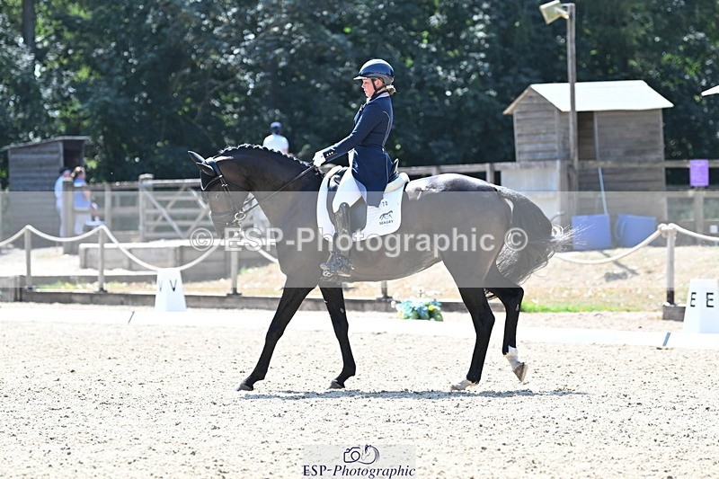 250810A-140122-07190 - 070-Abbie.NewburySeagry.Firstamour