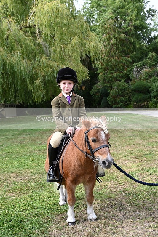 WJ6_3416 - Berks & Bucks - The Old farmhouse - Hound Exercise 20-08-25