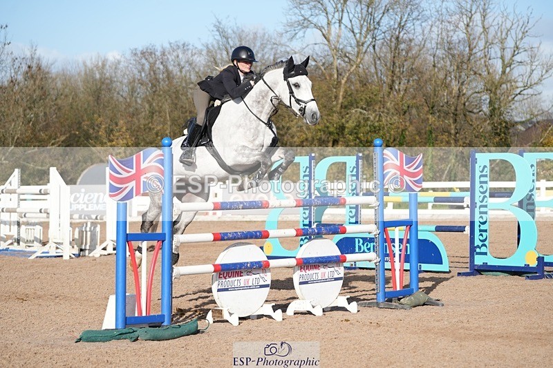 251108-125547-02599 - Cls 13 Foxhunter and 1.20m Open