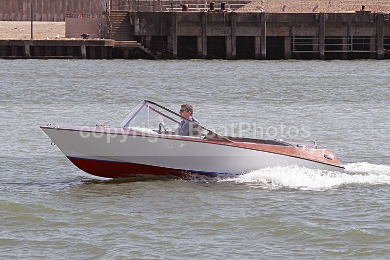 100417 ANCHORAGE SPORTSMAN IMG_1109 - Speedboats
