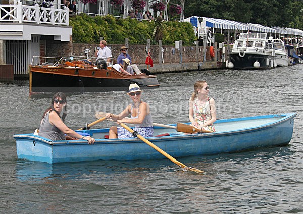 110702 LADIES IN BLUE BOAT IMG_7437 - HENLEY ROYAL REGATTA JULY 2011