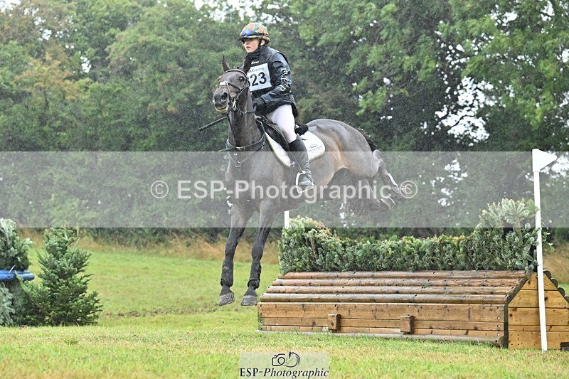 250830-152329-04833 - G-323-Fleur.Jackson