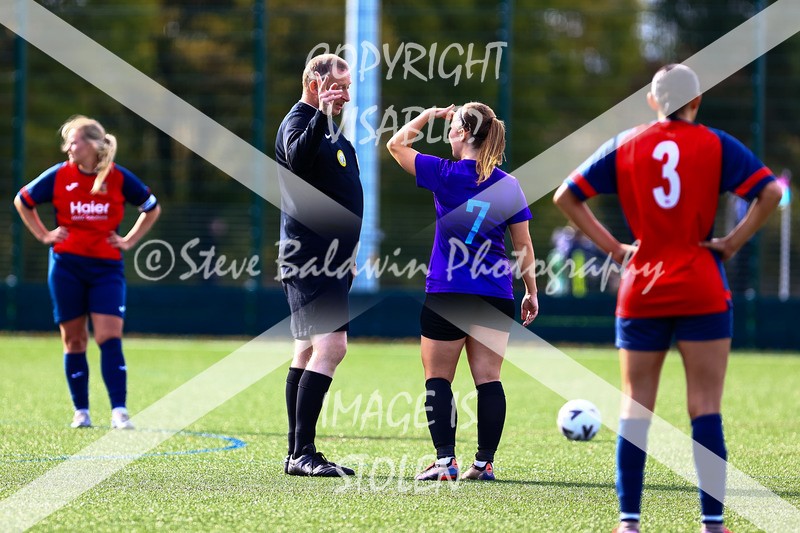 1DX30649 - 2025-10-05 FC Abbey Meads Ladies V Purton  Kingsdown FC Ladies