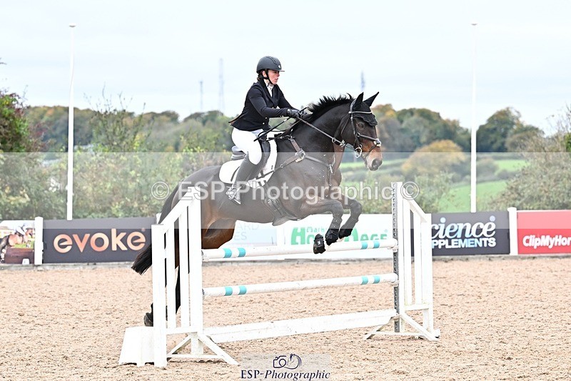 251015-132459-00564 - Cls 4 Newcomers and 1.10m Open