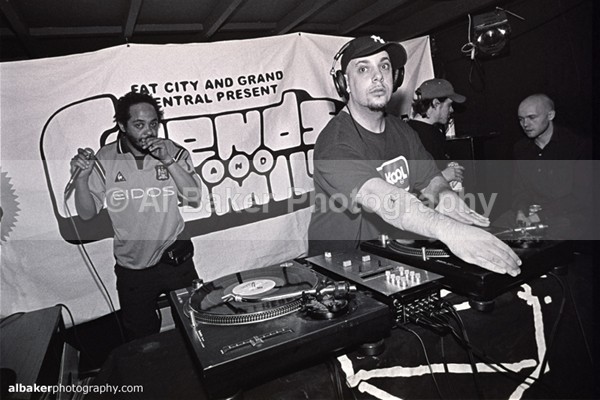 10 - Friends-&-Family @ the roadhouse 06.04.02