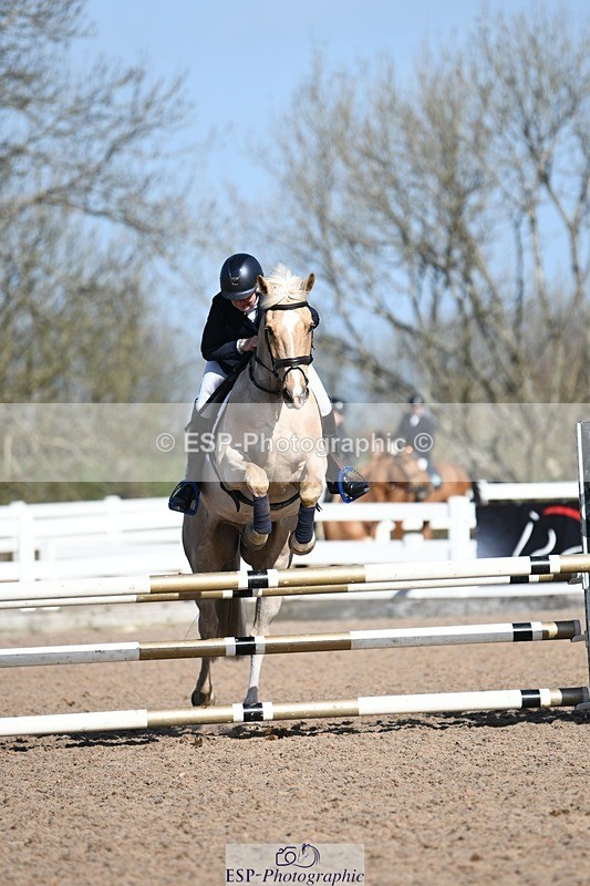 250330-103457-06174 - Cls 32 British Novice and 90cm