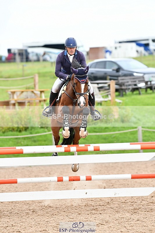 240915A-170626-11176 - Cls 30 Snr Foxhunter