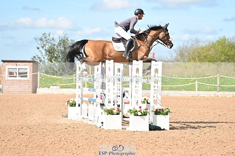 240418A-110518-02444 - Cls 5, 2 Star Medium Tour 1.35m